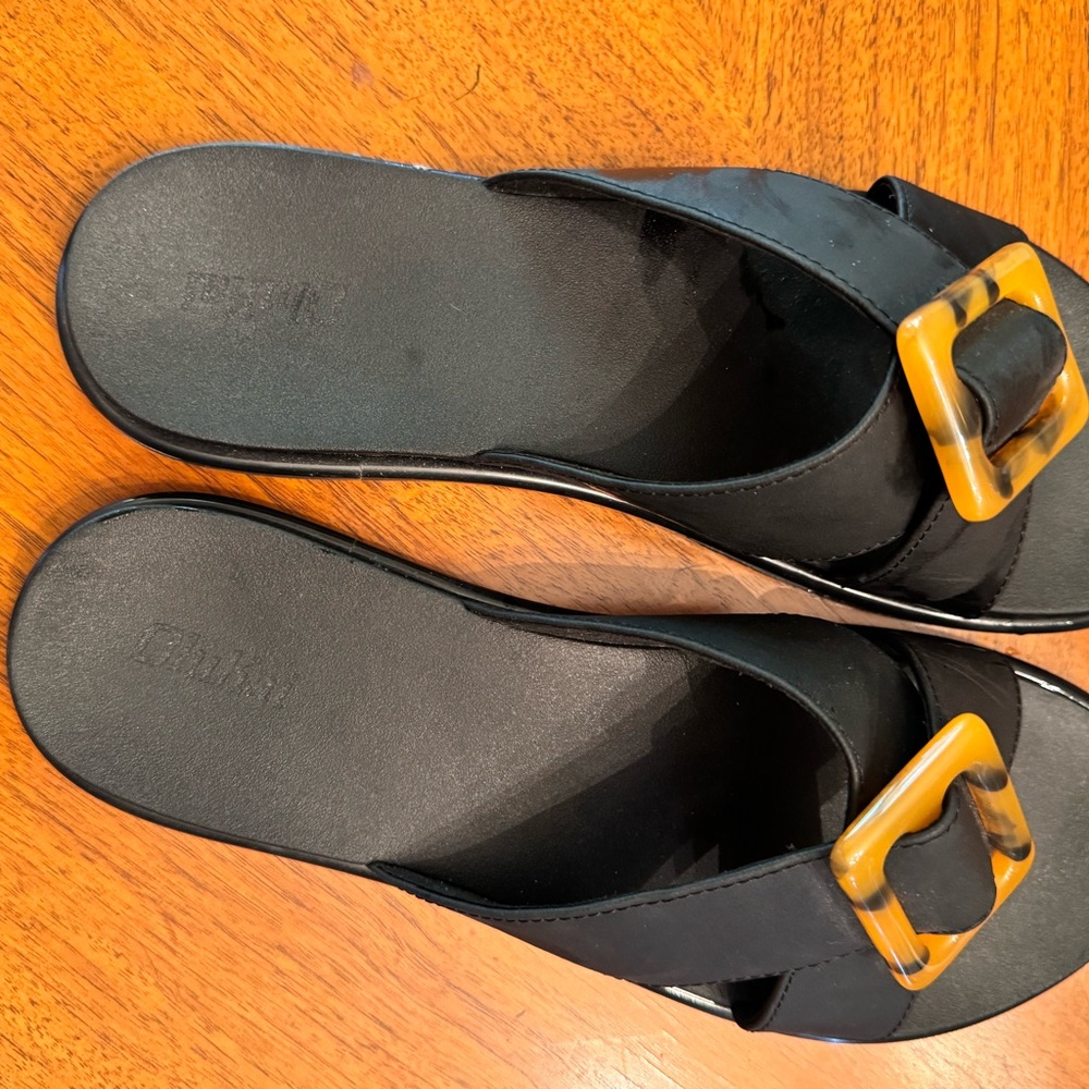 Olukai super comfy slides with tortoise buckle - Picture 2 of 5